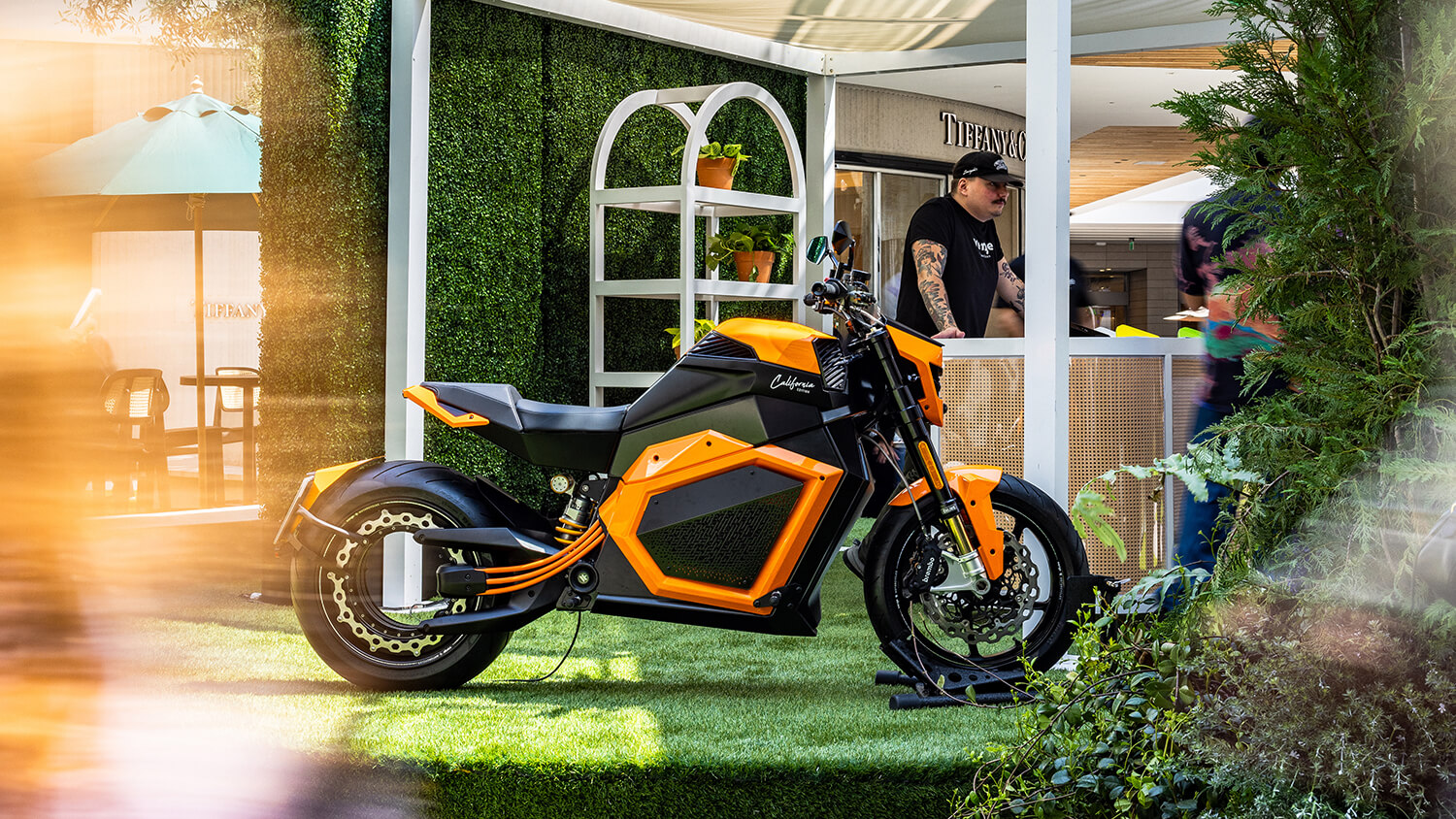 Verge Motorcycles laajentaa toimintaansa Euroopassa ja avaa kaksi lippulaivamyymälää Yhdysvaltoihin “ainoana suomalaislähtöisenä yrityksenä sitten Nokian ja Marimekon”